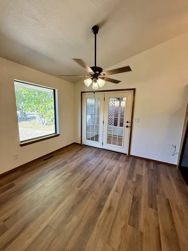 1711 Surrey Ln, Enid, OK 73703