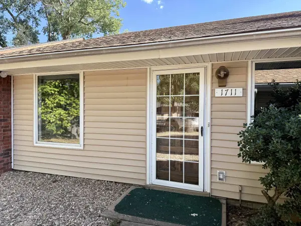 1711 Surrey Ln, Enid, OK 73703