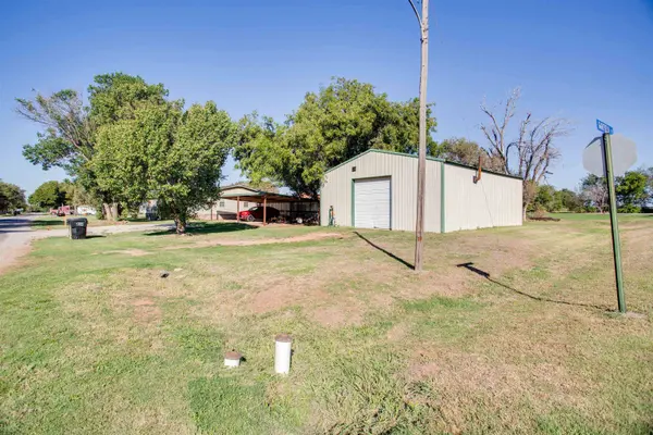 208 E Quincy, Covington, OK 73730