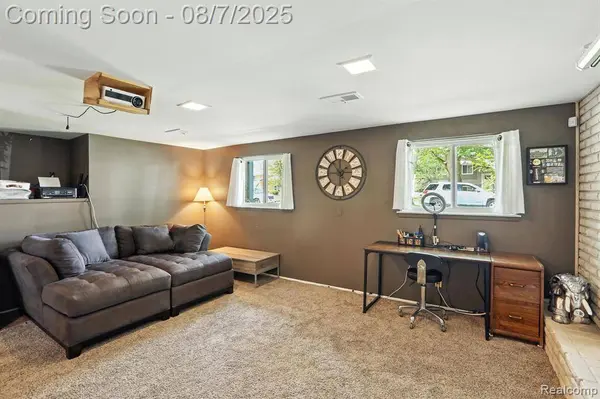 678 Shenandoah Drive, Clawson, MI 48017