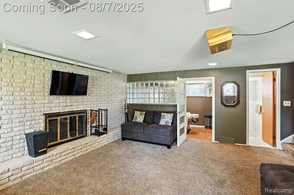 678 Shenandoah Drive, Clawson, MI 48017