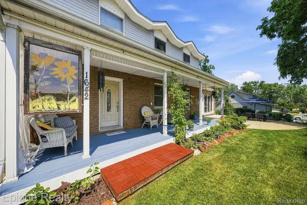 1642 Delmonte ST, Wolverine Lake Village, MI 48390
