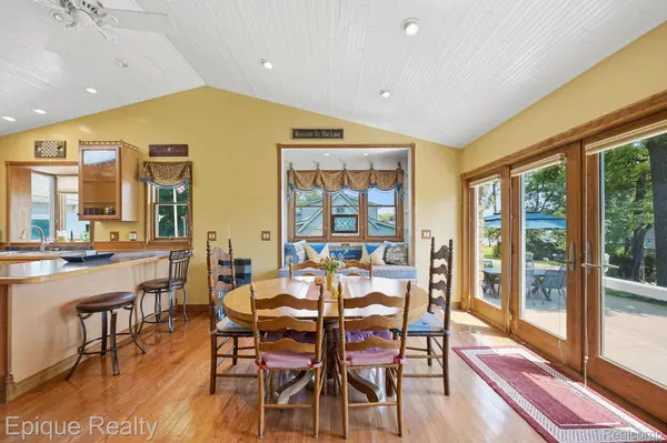 1642 Delmonte ST, Wolverine Lake Village, MI 48390