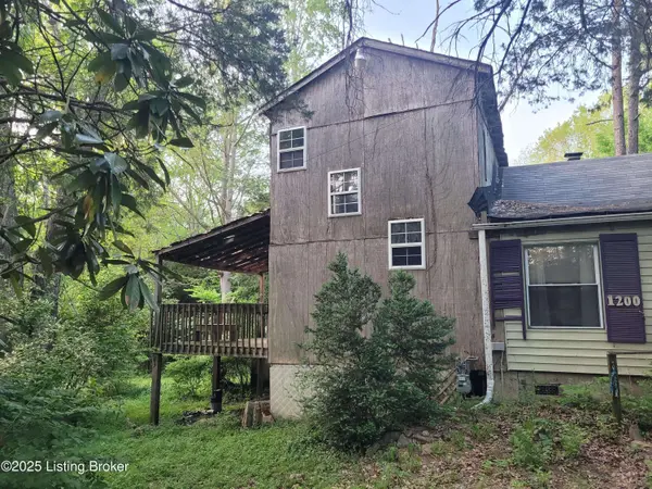 1200 ZONETON Rd, Shepherdsville, KY 40165
