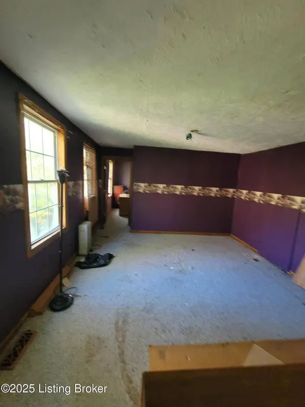 1200 ZONETON Rd, Shepherdsville, KY 40165