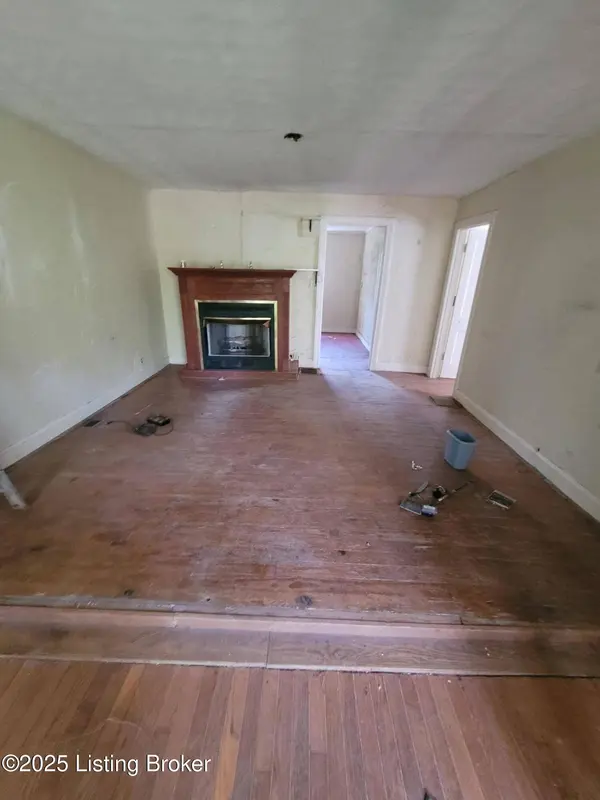 1200 ZONETON Rd, Shepherdsville, KY 40165