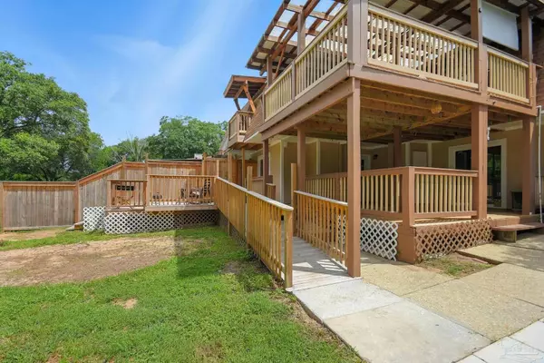 6103 East Shore Dr, Pensacola, FL 32505