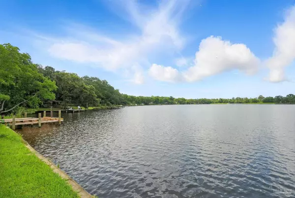 6103 East Shore Dr, Pensacola, FL 32505