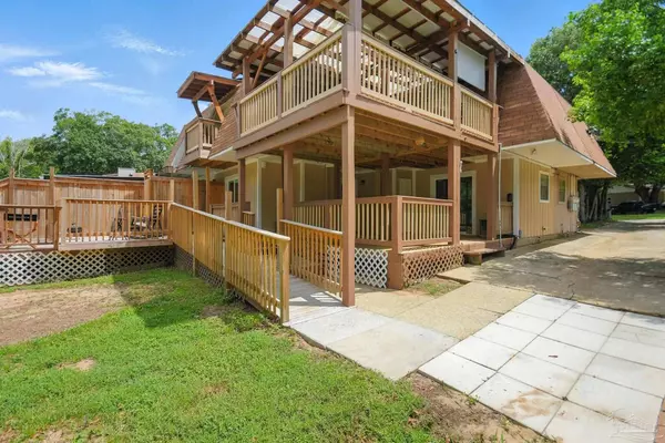 6103 East Shore Dr, Pensacola, FL 32505