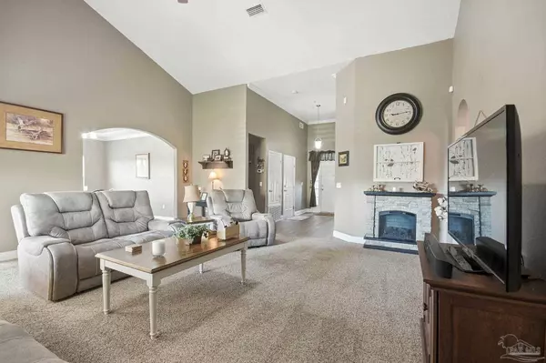 5642 Gold Cup Ct, Pace, FL 32571