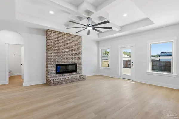 6576 Kembro Rd, Milton, FL 32570