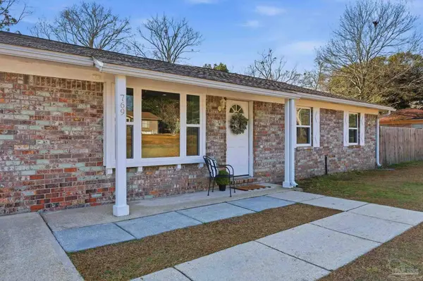 769 El Camino Dr, Cantonment, FL 32533