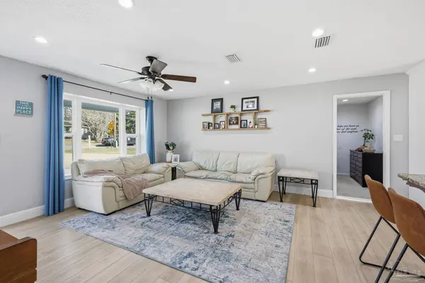 769 El Camino Dr, Cantonment, FL 32533