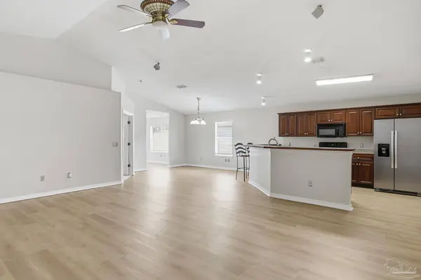 2021 Reserve Blvd, Gulf Breeze, FL 32563