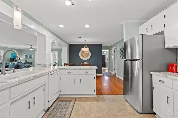 6001 Hilltop Rd, Pensacola, FL 32504