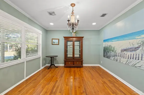 6001 Hilltop Rd, Pensacola, FL 32504