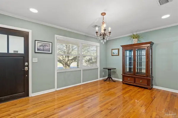 6001 Hilltop Rd, Pensacola, FL 32504