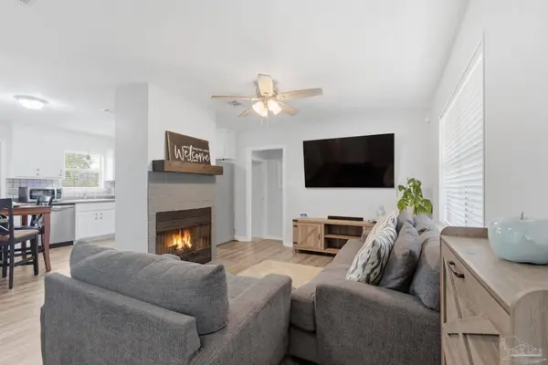 5091 Pennington Ln, Pace, FL 32571