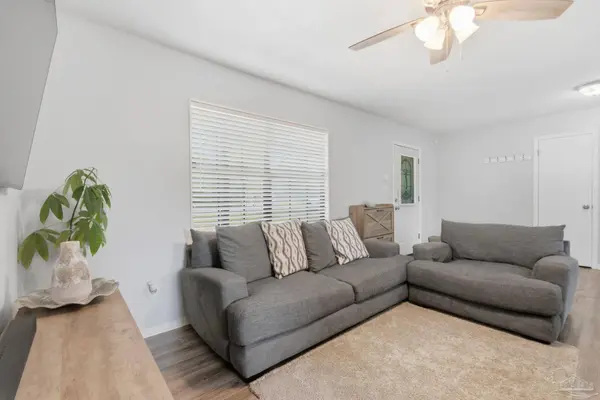 5091 Pennington Ln, Pace, FL 32571