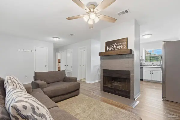 5091 Pennington Ln, Pace, FL 32571