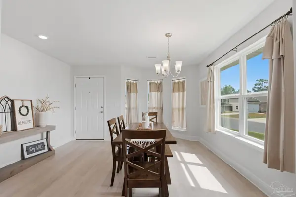 601 Sand Pine Dr, Cantonment, FL 32533