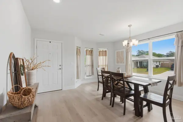 601 Sand Pine Dr, Cantonment, FL 32533