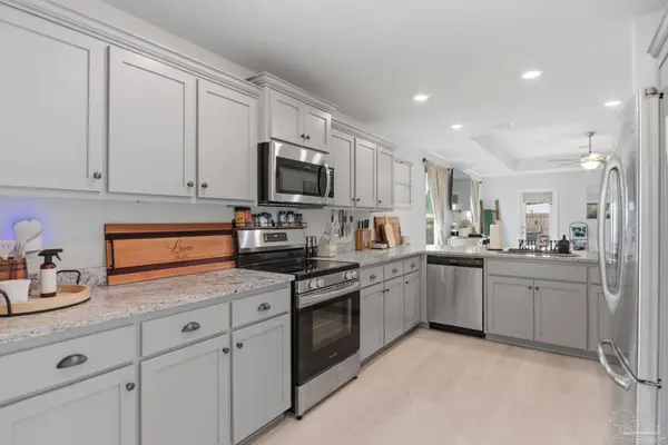 601 Sand Pine Dr, Cantonment, FL 32533