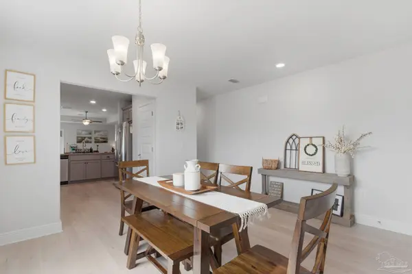 601 Sand Pine Dr, Cantonment, FL 32533