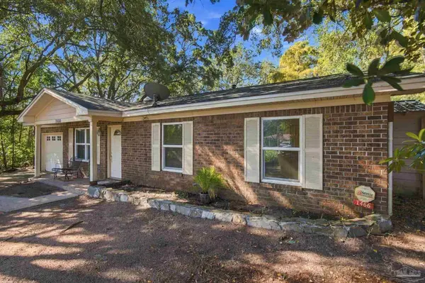 1466 Auburn Ct, Gulf Breeze, FL 32563