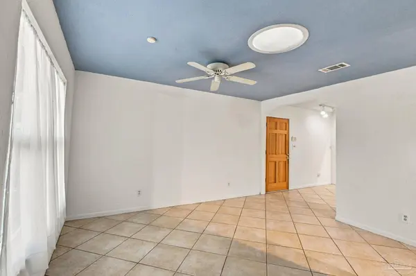 1466 Auburn Ct, Gulf Breeze, FL 32563