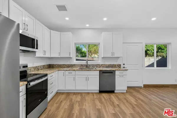 17625 Burbank Blvd, Encino, CA 91316