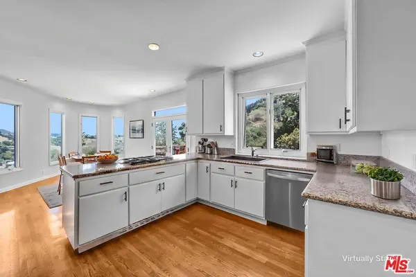 6852 Woody Trl, Los Angeles, CA 90068