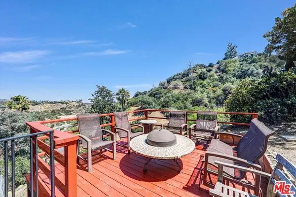 6852 Woody Trl, Los Angeles, CA 90068