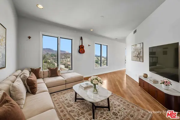 6852 Woody Trl, Los Angeles, CA 90068