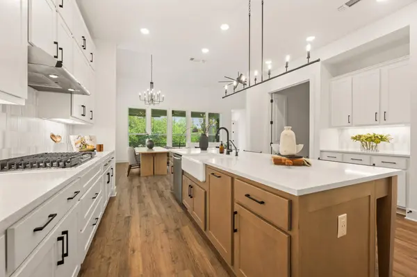 1021 Mollie McBride LN, Leander, TX 78641