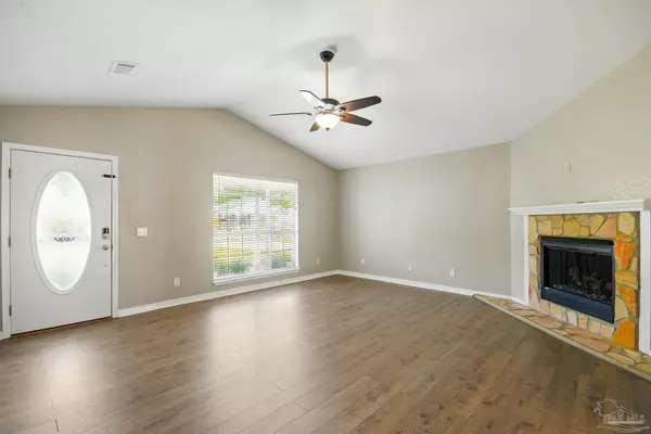 2418 La Lar Ln, Pensacola, FL 32534