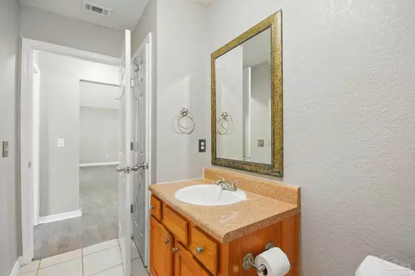 2418 La Lar Ln, Pensacola, FL 32534