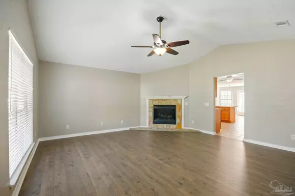 2418 La Lar Ln, Pensacola, FL 32534