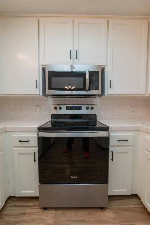 5207 W Warner AVE, Fresno, CA 93722