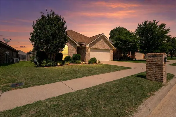 1408 Lauren Lane, Granbury, TX 76048