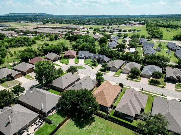 1408 Lauren Lane, Granbury, TX 76048