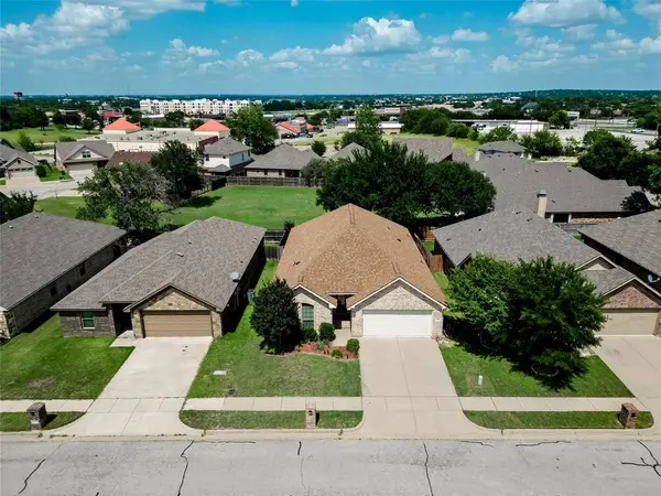 1408 Lauren Lane, Granbury, TX 76048