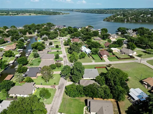 4016 Cherokee Court, Granbury, TX 76048