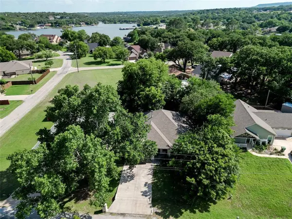 4016 Cherokee Court, Granbury, TX 76048
