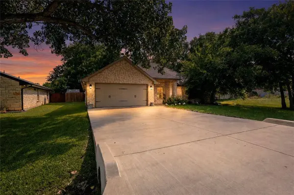 4016 Cherokee Court, Granbury, TX 76048