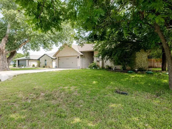 4016 Cherokee Court, Granbury, TX 76048