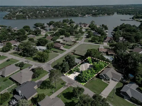 4016 Cherokee Court, Granbury, TX 76048