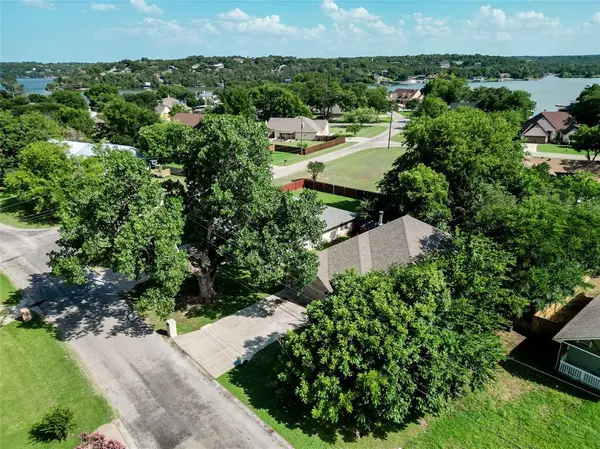 4016 Cherokee Court, Granbury, TX 76048