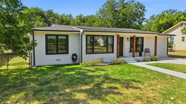 915 W Bridge Street, Granbury, TX 76048