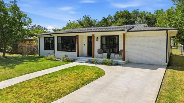 915 W Bridge Street, Granbury, TX 76048